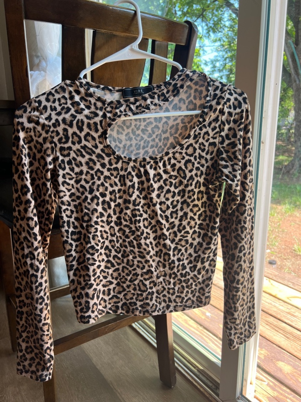 XiRENA Brown Leopard Print Long Sleeve Scoop Neck Top